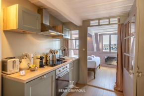 Dolphin View - 2nd floor - Beautiful flat with view of the port